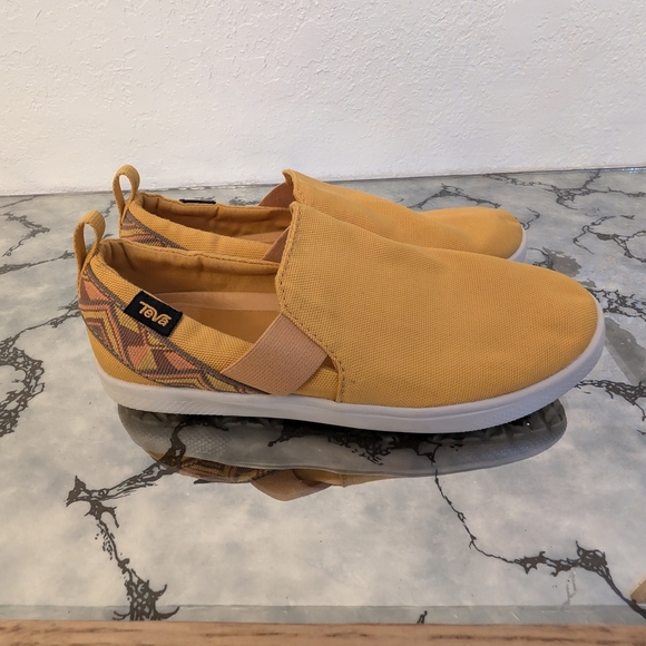 Teva Womens 1106870 Voya Slip on Sunflower Loafers Flat Shoes Size 7 - Picture 1 of 6